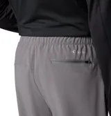 Pantalón de senderismo gris, de corte recto y ajuste cómodo, con cintura elástica, bolsillos funcionales y cremalleras en las piernas.