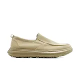Zapato casual tipo slip-on de hombre, color beige, confeccionado en lona con suela gruesa de goma al tono.
