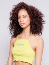 Top amarillo con breteles finos, escote cuadrado y bordado de tres caritas sonrientes en el frente.