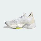Championes de entrenamiento Adidas Rapidmove ADV 2, color blanco con detalles en beige y toques de amarillo neón. Presentan un diseño técnico con exterior textil transpirable, tecnología Climacool y mediasuela con amortiguación Lightstrike Pro para mayor retorno de energía.