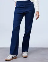 Jegging azul denim de algodón y poliéster, con pretina ancha elastizada, modelo recto, bolsillos delanteros simulados y bolsillos traseros aplicados.