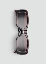 Lentes de sol Nimes con armazón rectangular de policarbonato color marrón carey y cristales degradados.