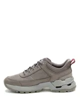 Championes Caterpillar modelo Surge Hiker Lo, color gris oscuro, confeccionados en nubuck encerado y malla. Presentan diseño robusto con entresuela de EVA, suela de goma con tecnología SRX para resistencia al deslizamiento y amortiguación reactiva.
