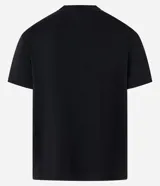 Remera deportiva de manga corta y cuello redondo, confeccionada con tecnología Dry para mayor transpirabilidad y control de la humedad. Presenta un diseño liso en color verde claro con un pequeño estampado de lettering en la parte inferior.