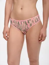 Bombacha de bikini con estampado animal print en tonos beige, rosa y negro.