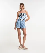 Short baggy de cintura alta marca Blue Steel confeccionado en jean de algodón, con diseño holgado, cintura elástica con trabillas, cierre frontal con botones dobles y cremallera, bolsillos delanteros y bajo con doblez.