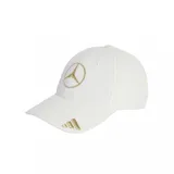 Gorro Adidas blanco con logo de Mercedes Benz bordado en dorado en el frente y logo de Adidas bordado en dorado en la visera.