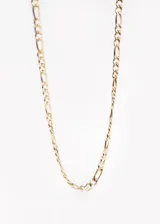 Cadena dorada de acero quirúrgico con eslabones tipo fígaro.