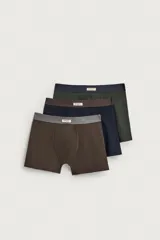 Pack de tres calzoncillos tipo bóxer de tejido elástico con acabado aterciopelado y cintura elástica contrastante.