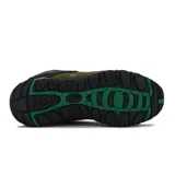 Botas de trekking Diadora Hiking color marrón con detalles en negro y verde.