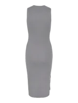 Vestido midi gris de punto acanalado, sin mangas y cuello redondo.