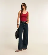 Blusa musculosa Cortelle de poliamida color naranja, con escote en U y tirantes anchos.