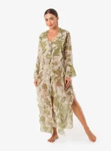 Vestido playero largo con volados de encaje, mangas largas, abertura frontal con lazos para cerrar y aberturas laterales.