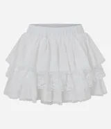 Pollera corta de algodón color blanco, con volados en capas y detalles de encaje floral.