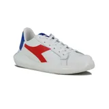 Championes Diadora Heritage de diseño urbano, color blanco con detalles en rojo y azul en los laterales y talón.