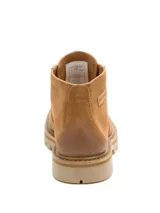 Bota Caterpillar Grader Chukka de gamuza color marrón, con cordones, suela dentada de goma y detalles de la marca en la lengüeta y el lateral.