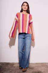 Sweater de punto con rayas verticales en tonos beige, naranja, marrón y fucsia.