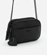 Cartera bandolera negra de poliuretano con tres compartimentos con cierre de cremallera y asa de cadena.