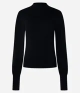 Suéter negro de punto con cuello alto, mangas largas abullonadas y puños largos.