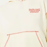 Canguro oversize color beige con costuras a contratono en color rojo. Presenta capucha, bolsillo frontal tipo canguro y estampa pequeña en el pecho con la leyenda Pacific Coast Leisure Club.