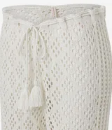 Pantalón de playa tejido al crochet color blanco, con cintura elastizada con lazo y borlas.