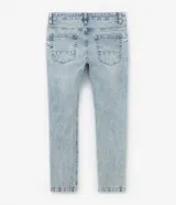 Pantalón de jean skinny para hombre con lavado dirty y efecto marmorizado, cuenta con cintura con trabillas, cierre tradicional y bolsillos.