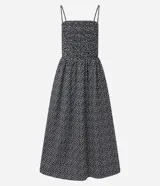 Vestido midi evasé de breteles finos con estampa de corazones, escote recto, lastex en el tronco y recorte fruncido en la cintura. Confeccionado en tricolina con algodón certificado.