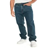Pantalón de jean corte recto, color azul oscuro, con cinco bolsillos y cierre frontal con botón y cremallera.