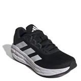 Championes de running Adidas modelo Questar 3, color negro con detalles en blanco. Presentan capellada de malla transpirable, mediasuela con tecnología de amortiguación y suela de goma resistente.