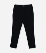Pantalón de corte slim para hombre, confeccionado en tejido de poliéster, viscosa y elastano. Presenta cintura elástica con trabillas para cinturón, cierre tradicional y bolsillos funcionales.