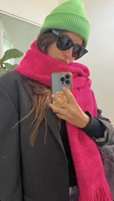 Chal bufanda color crudo, tejido a mano en lana merino en telares manuales.