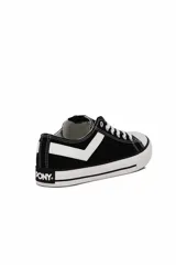 Championes deportivos Pony modelo GM 877 de lona negra, con detalles en blanco, pasadores blancos y suela de goma con puntera reforzada.