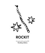 Aros colgantes con cadena plateada y dije en forma de estrella de siete puntas color fucsia con glitter.