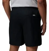 Short de baño negro con tecnología Omni-Shield y Omni-Shade UPF 50. Cuenta con cintura elástica ajustable con cordón, calzoncillos interiores de malla, bolsillos laterales y un bolsillo trasero con cierre de seguridad.