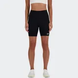 Shorts deportivos New Balance de tiro alto, color negro, corte ajustado y confeccionados con tejido NB DRY que absorbe la humedad. Presentan cintura plegable y logo Flying NB plateado en la pierna izquierda.