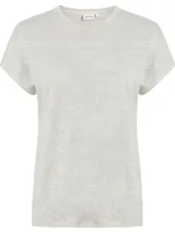 Remera de lino color gris claro, con cuello redondo y mangas cortas.
