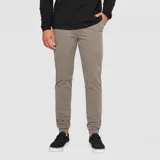 Pantalon jogger de gabardina en tono gris verdoso, con bolsillos laterales y puños elasticados en los tobillos.