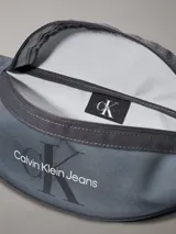 Riñonera Calvin Klein Jeans color gris oscuro con logo estampado en el frente, correa ajustable con hebilla y cierre superior con cremallera.