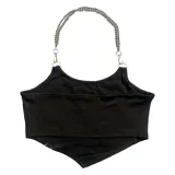 Top negro con estampado de telaraña blanca, breteles finos y cadena plateada.