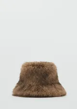 Sombrero tipo bucket de pelo sintético en color marrón, con diseño de textura suave y forro interior de algodón.