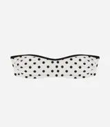 Top de bikini bandeau de microfibra, con estampado de lunares, breteles finos regulables y removibles, y detalles fruncidos en los laterales con ribetes en contraste.