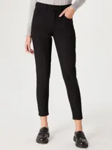 Pantalón de jean negro de corte skinny y cintura media, con cierre frontal y bolsillos laterales.