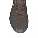 Zapatillas Vans Skate Curren Caples color marrón con detalles en rojo.