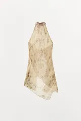 Top halter de tejido ligero con estampado floral en tonos tierra sobre fondo beige. Presenta diseño sin mangas, espalda descubierta y cierre con lazadas en el cuello y la espalda, con un bajo asimétrico.