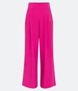 Pantalón pantalona de mujer color fucsia, con cintura elástica y pliegues delanteros.
