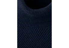 Jersey de punto azul marino, con cuello alto vuelto, de manga larga y diseño holgado.