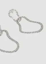 Par de caravanas colgantes plateadas con dos eslabones ovalados irregulares con textura de martillado y pequeños cristales engarzados.