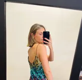 Minivestido de lentejuelas multicolores con breteles finos.