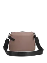Bandolera Hush Puppies de color rosado viejo, confeccionada en cuero sintético, con múltiples bolsillos externos con cierre y tira ajustable negra con logo estampado.