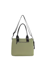 Bolso tipo tote y bandolera de la marca Trendy, color beige con detalles y asas en negro. Cuenta con un bolsillo frontal con solapa y hebilla decorativa, doble asa de mano y correa larga ajustable y extraíble.